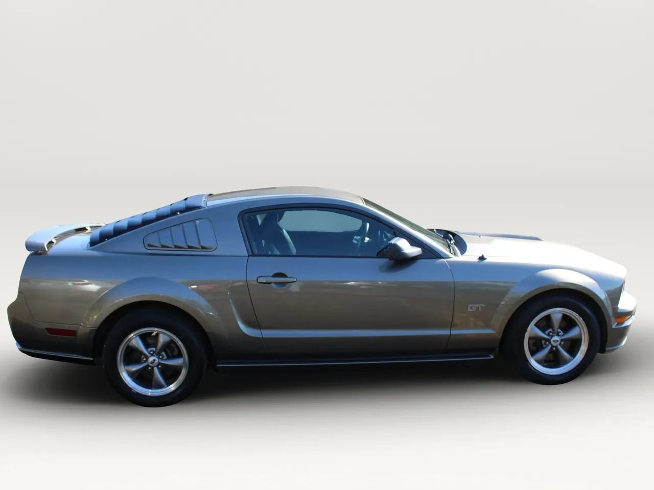 Used 2005 Ford Mustang GT RWD image 11