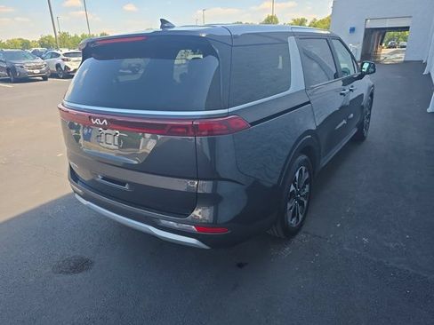 Used 2023 Kia Carnival EX FWD image 4