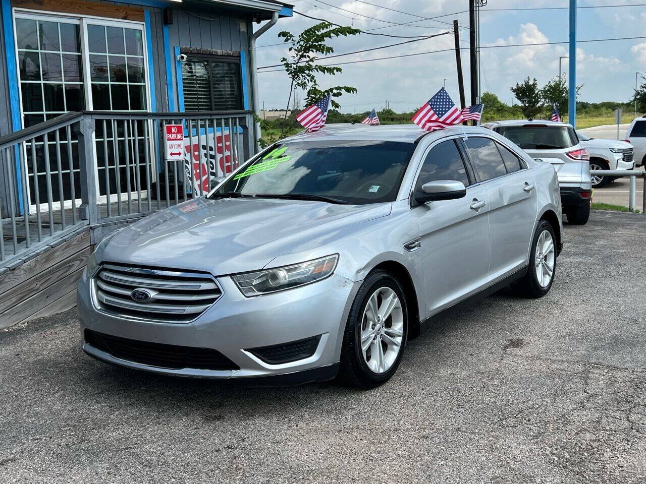 Used 2014 Ford Taurus SEL FWD image 2