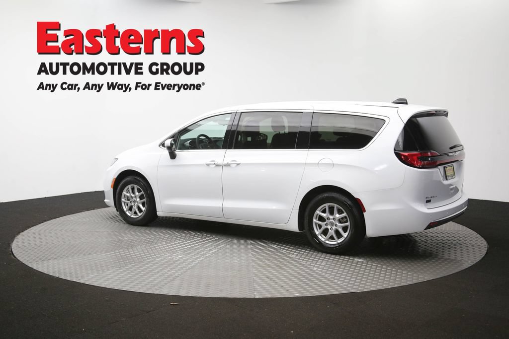 Used 2023 Chrysler Pacifica Touring-L FWD image 65