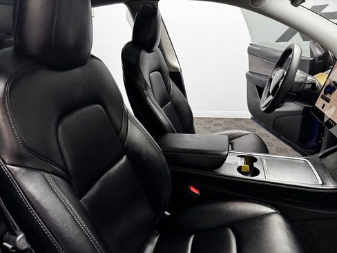 Used 2022 Tesla Model Y Long Range image 53