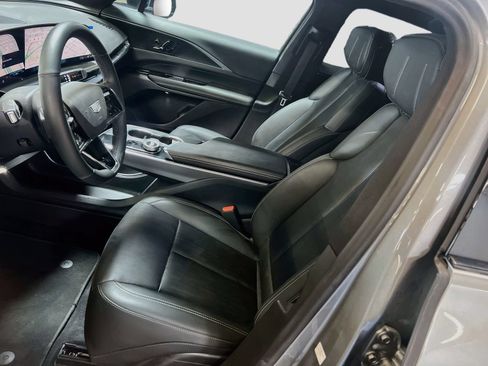 Used 2025 Cadillac Lyriq Sport AWD/4WD image 19