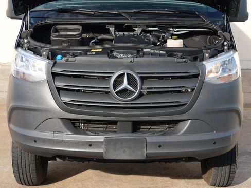 Used 2023 Mercedes-Benz Sprinter 2500 image 8