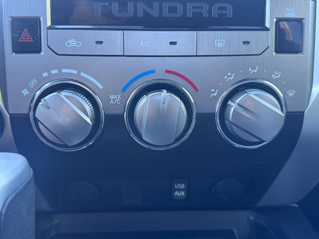 Used 2019 Toyota Tundra SR5 w/ SR5 Upgrade Package AWD/4WD image 12