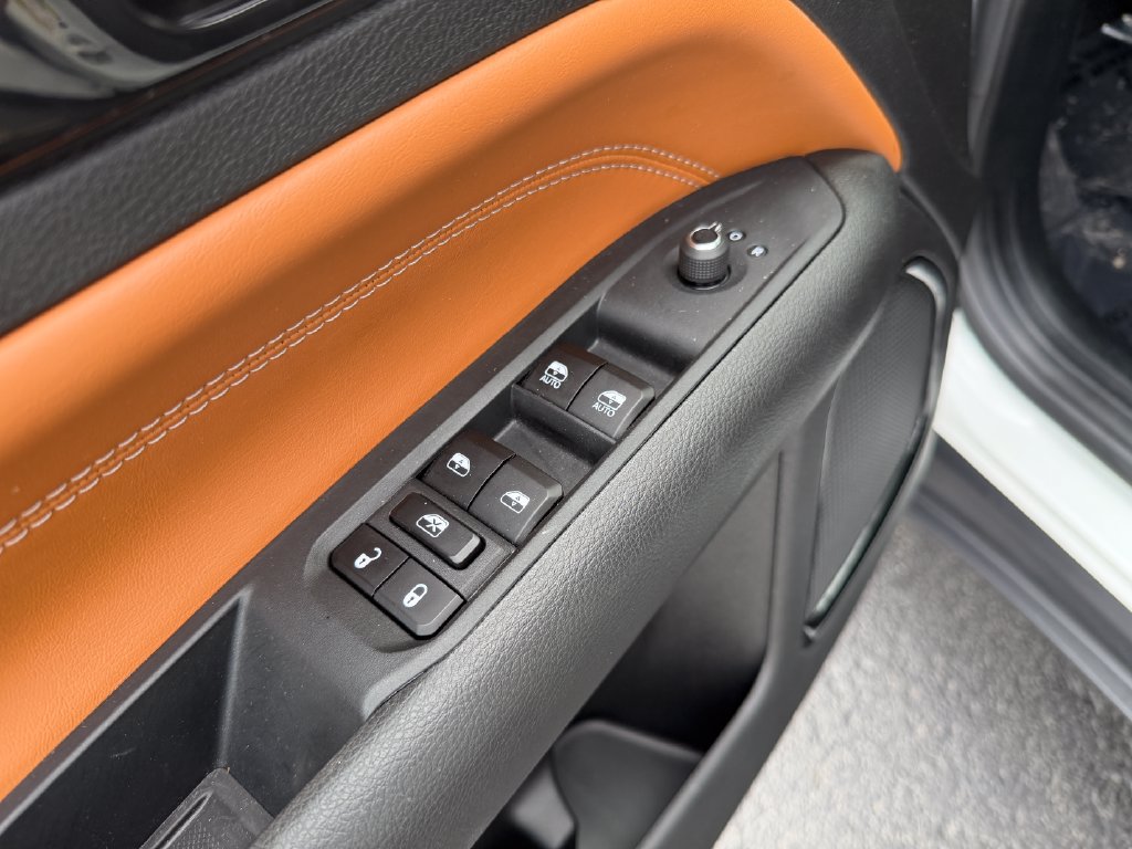 Used 2025 Jeep Compass Limited AWD/4WD image 16