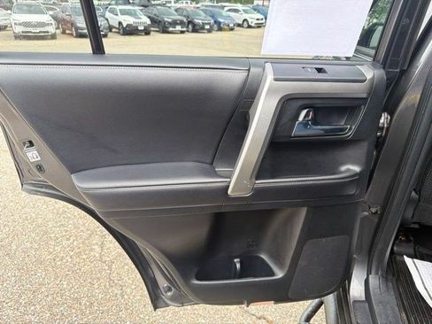Used 2018 Toyota 4Runner SR5 AWD/4WD image 14
