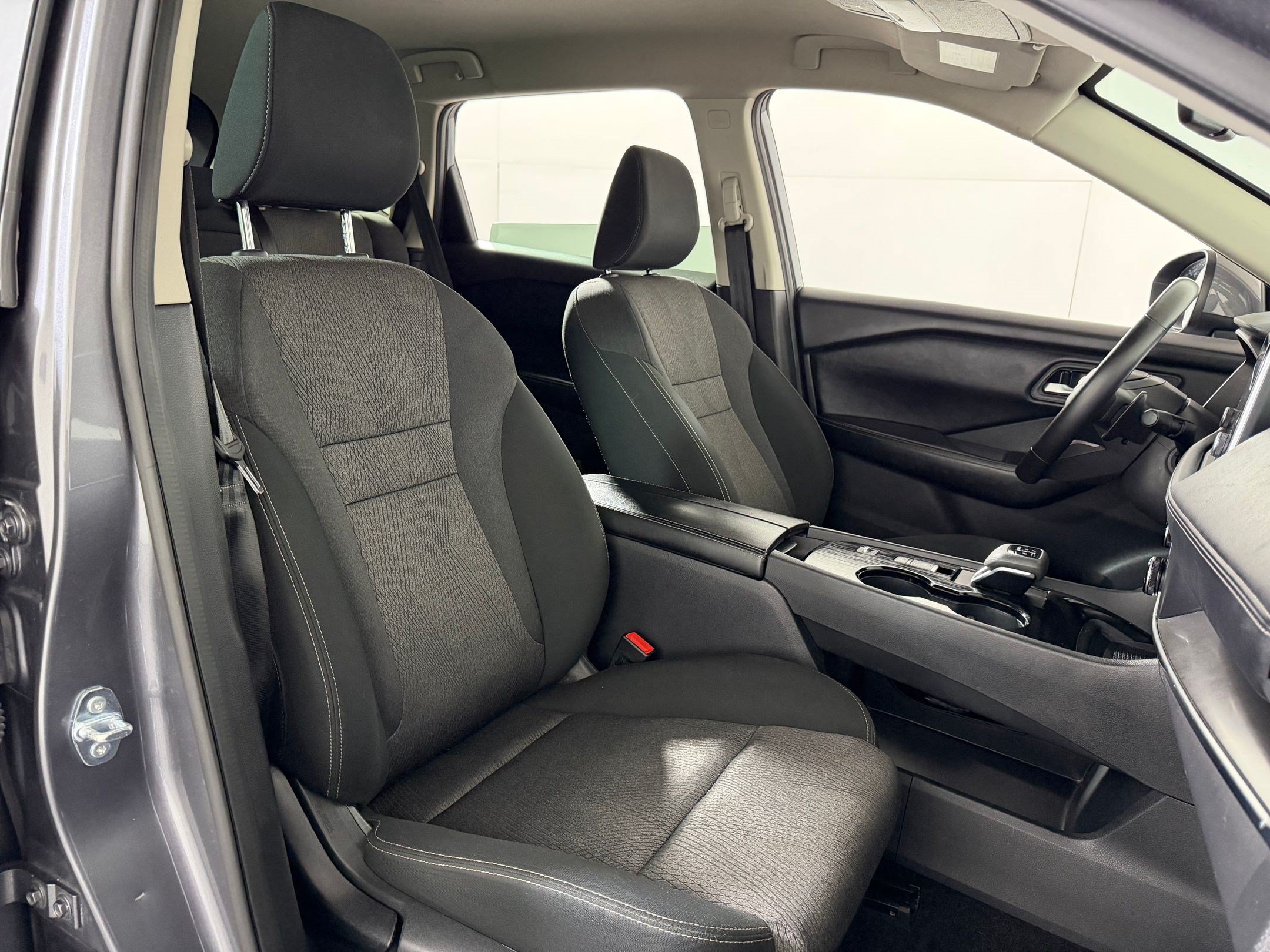 Used 2025 Nissan Rogue SV FWD image 18