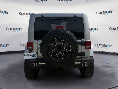 Used 2018 Jeep Wrangler Unlimited Sahara w/ Connectivity Group image 4