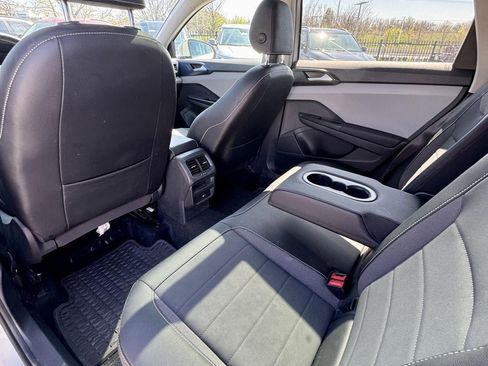 Used 2023 Volkswagen Taos SE image 11