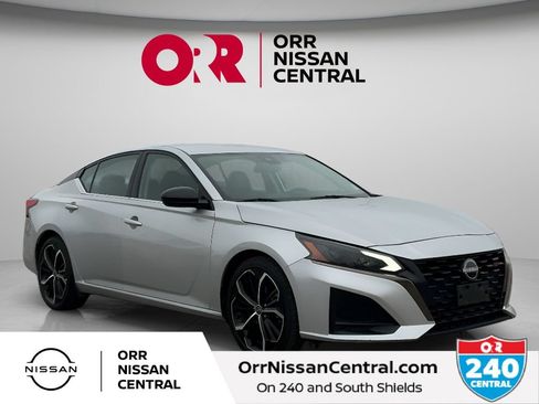 Used 2024 Nissan Altima 2.5 SR FWD image 3