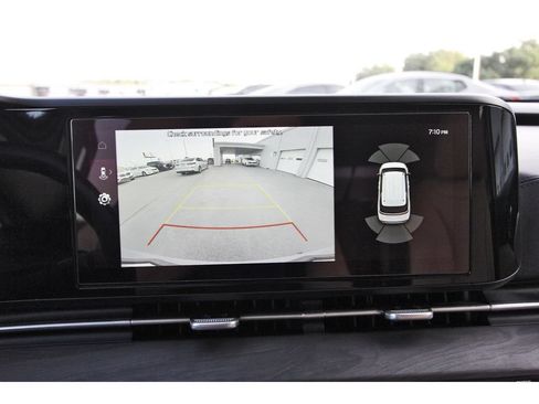 Used 2023 Kia Carnival EX FWD image 28