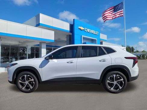 Used 2026 Chevrolet Trax RS w/ Sunroof Package image 7