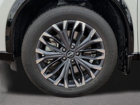 Used 2025 Nissan Rogue Platinum w/ Tech Package FWD image 7