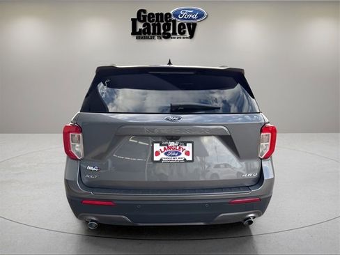 Used 2022 Ford Explorer XLT w/ Equipment Group 202A image 6