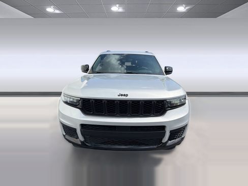 Used 2023 Jeep Grand Cherokee L Laredo RWD image 6