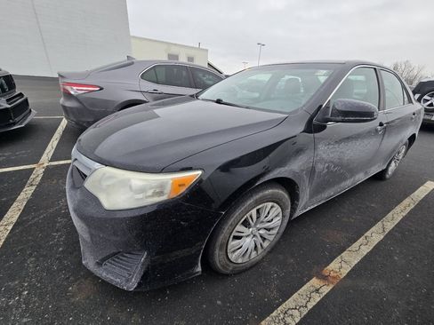 Used 2014 Toyota Camry LE image 4