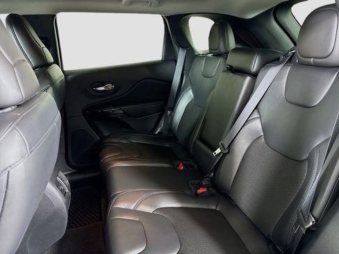 Used 2020 Jeep Cherokee Latitude Plus image 24