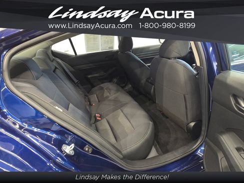 Used 2024 Nissan Altima 2.5 S FWD image 9