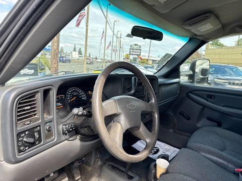 Used 2004 Chevrolet Silverado 2500 W/T w/ Heavy-Duty Power Package image 5