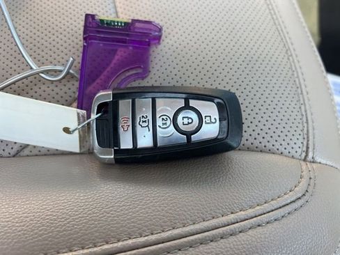 Used 2024 Ford Expedition Limited image 41