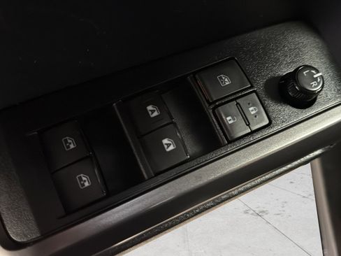 Used 2019 Toyota Tacoma SR5 image 16