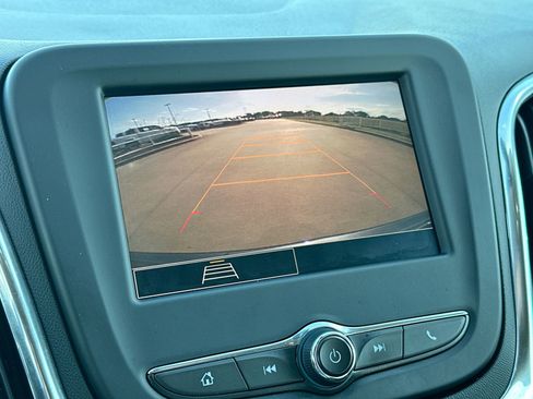 Used 2023 Chevrolet Equinox LT FWD image 16