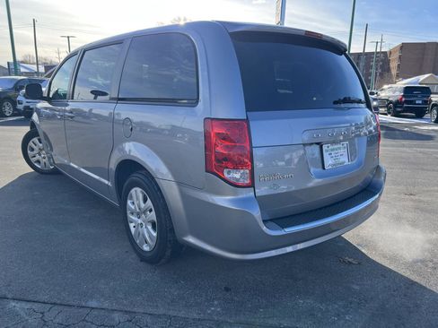 Used 2018 Dodge Grand Caravan SE w/ UConnect Hands-Free Group image 7