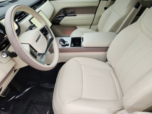 Certified 2025 Land Rover Range Rover SE AWD/4WD image 8