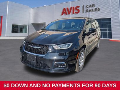 Used 2025 Chrysler Pacifica Select