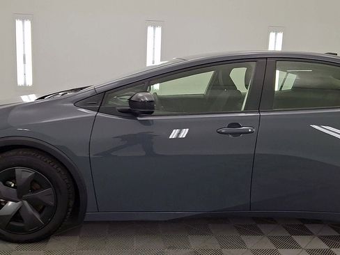 Used 2024 Toyota Prius LE image 9