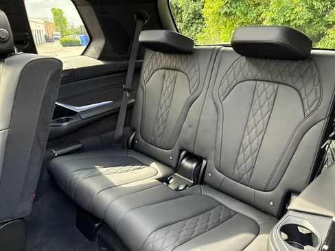 Used 2022 BMW X7 M50i w/ Dynamic Handling Package AWD/4WD image 22