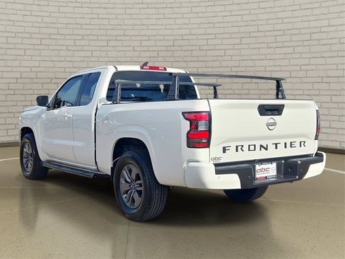 Used 2025 Nissan Frontier SV image 7