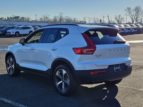 Certified 2023 Volvo XC40 B5 Plus image 4