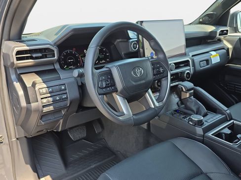 Used 2025 Toyota 4Runner Limited AWD/4WD image 16