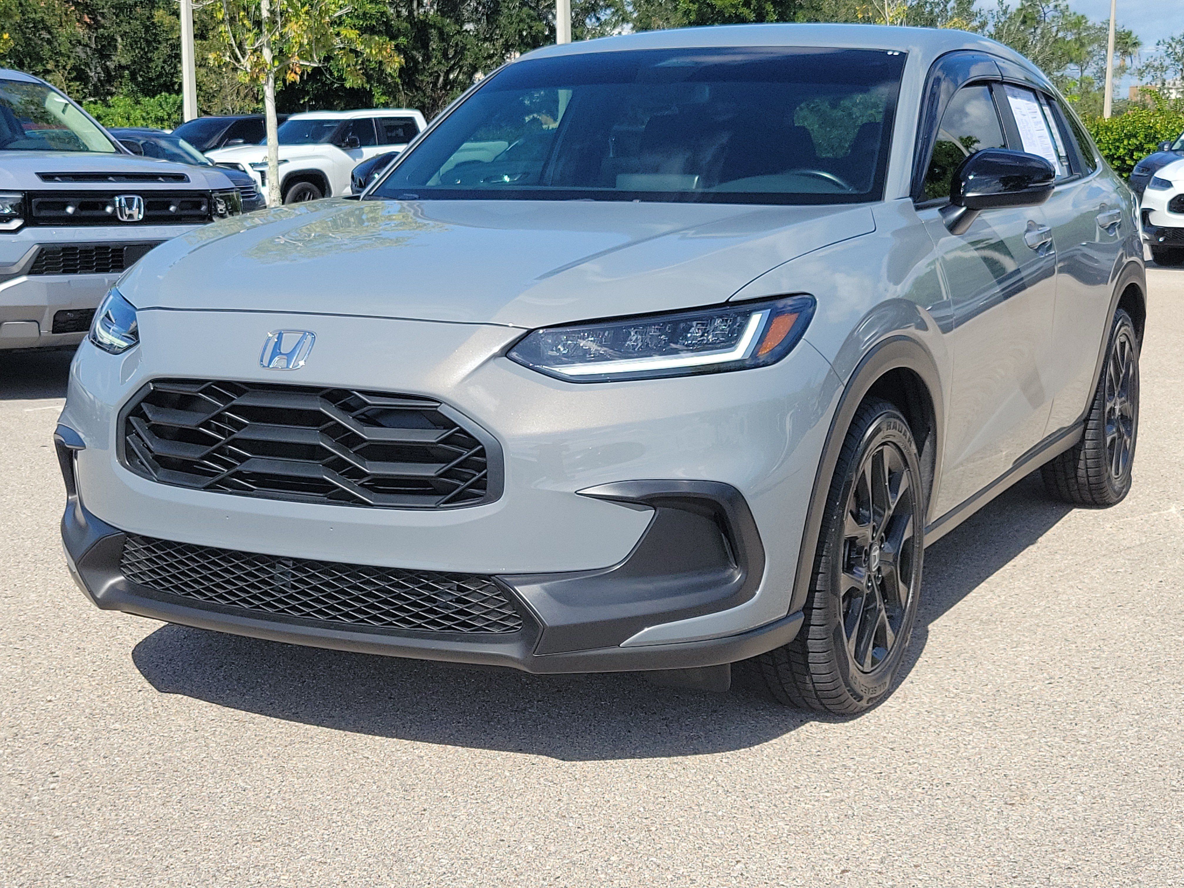 Used 2025 Honda HR-V Sport image 3
