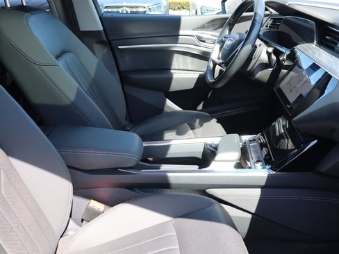 Used 2021 Audi e-tron Premium Plus w/ Premium Plus Package AWD/4WD image 16
