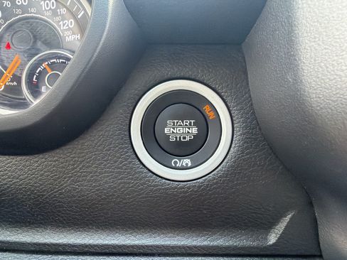 Used 2019 RAM 1500 Big Horn AWD/4WD image 39