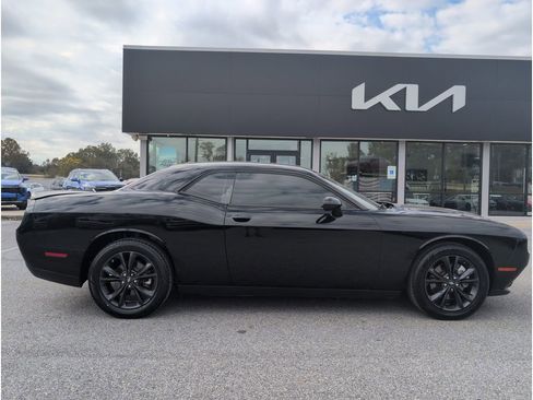 Used 2023 Dodge Challenger SXT w/ Blacktop Package image 6