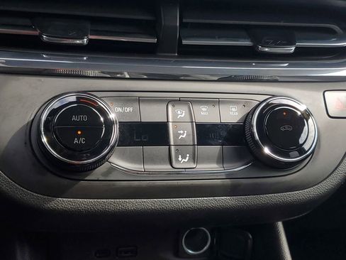 Used 2025 Buick Envista Preferred image 24