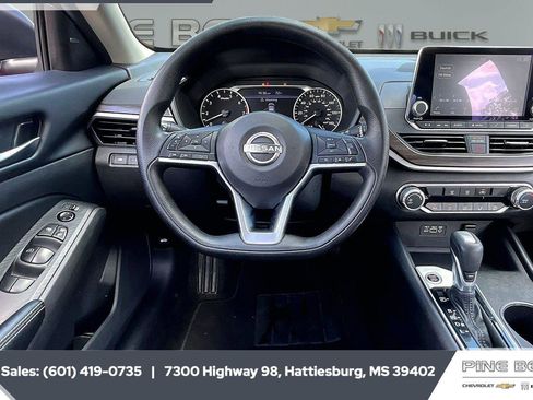 Used 2025 Nissan Altima 2.5 SV image 5