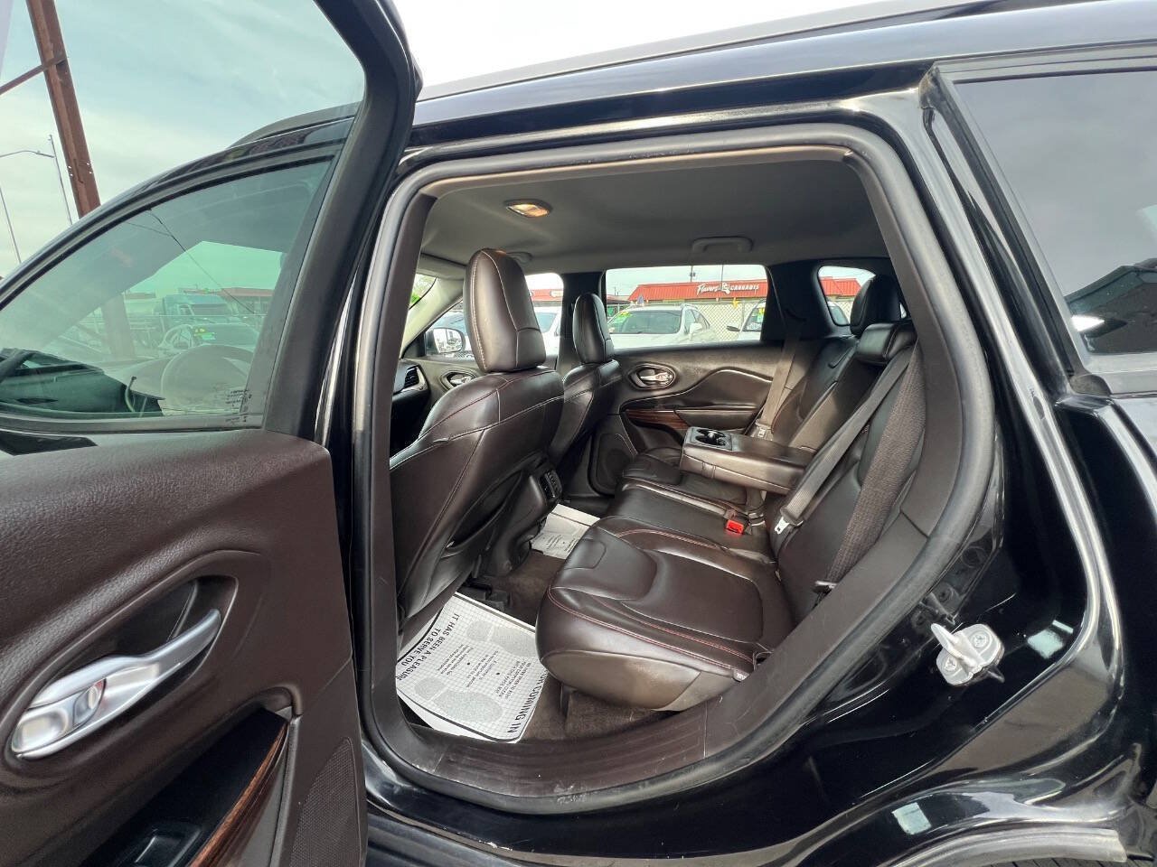 Used 2014 Jeep Cherokee Trailhawk w/ Leather Interior Group AWD/4WD image 14