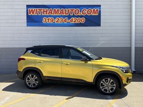 Used 2023 Kia Seltos S w/ Navigation Package AWD/4WD image 3