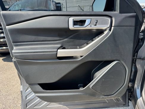 Used 2023 Ford Explorer XLT w/ Equipment Group 202A AWD/4WD image 10