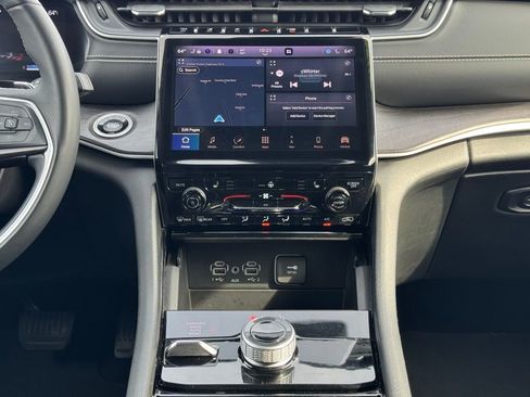 Certified 2023 Jeep Grand Cherokee Limited image 18