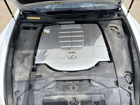 Used 2013 Lexus LS 460 AWD w/ Comfort Pkg image 34