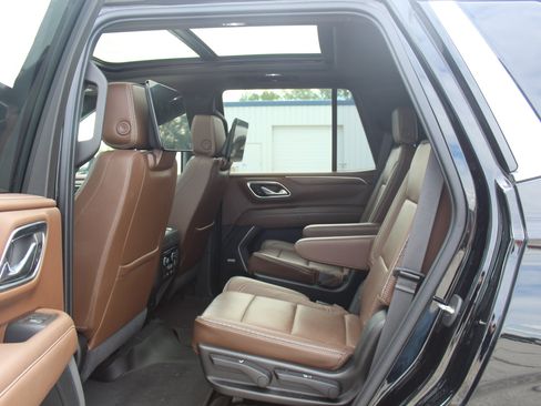 Used 2021 Chevrolet Tahoe High Country w/ Premium Package AWD/4WD image 20
