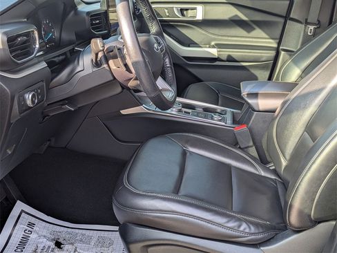 Used 2020 Ford Explorer XLT w/ Equipment Group 202A image 11