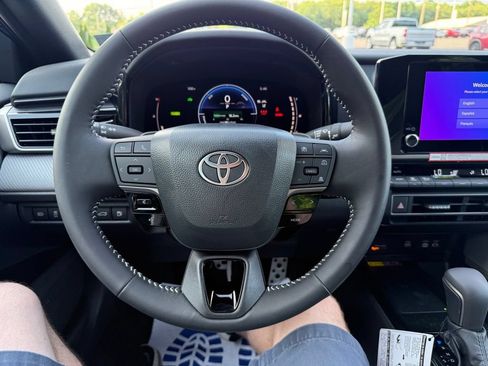 Used 2026 Toyota Camry SE FWD image 10