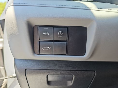 Used 2023 Toyota Highlander XLE FWD image 30