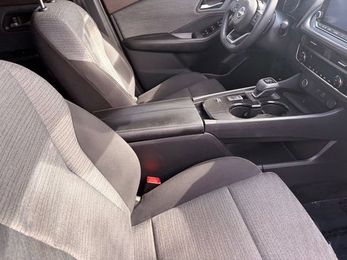 Certified 2023 Nissan Rogue SV FWD image 12